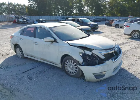 2015 Nissan Altima 2.5 Sv/2.5/2.5 S/2.5 Sl z USA, uszkodzony, nr VIN 1N4AL3AP0FN385893